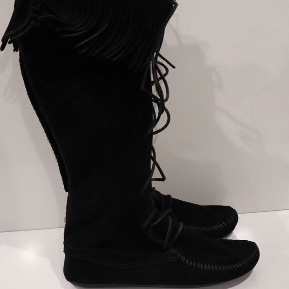 Minnetonka Women's Front Lace Hardsole-  Size 8 Lace up Suede Boots - Picture 3 of 9